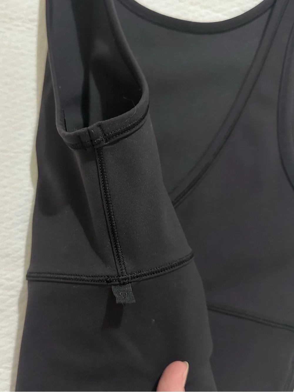 Lululemon Power Pivot Tank in Black SZ 4